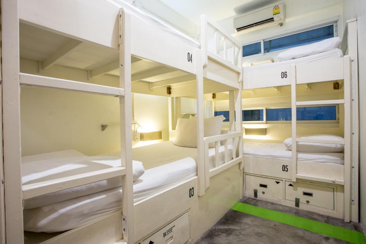 Qilombo Hostel Silom - Hq Бангкок Экстерьер фото