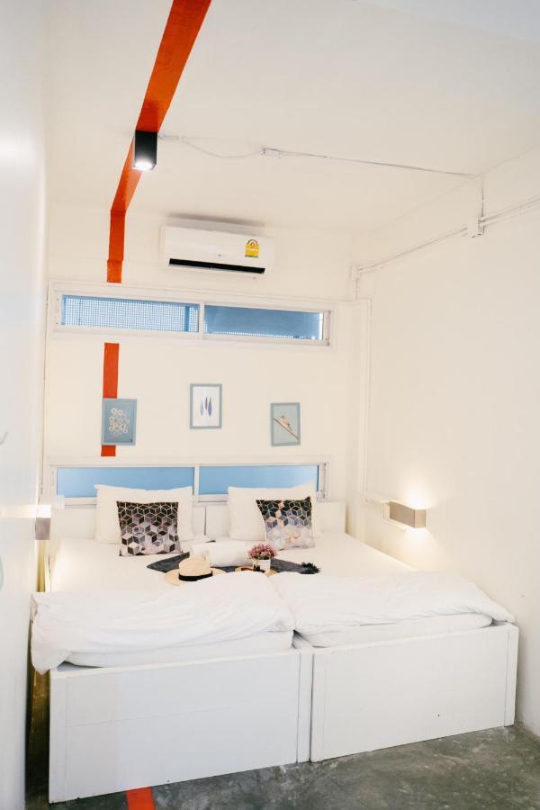 Qilombo Hostel Silom - Hq Бангкок Экстерьер фото